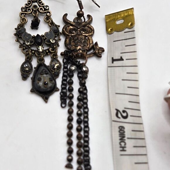 "5/$25" Pair of Brasstone Mismatched Owl Dangle Earrings - Picture 3 of 10